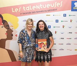Lucie Amand avec Caroline Semin lors de la soirées premiers trophées des femmes du bâtiment. Elle a reçu le trophée de l'influenceuse n°1