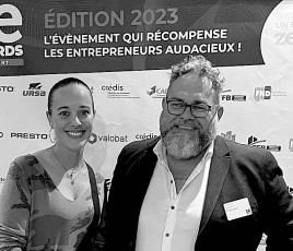 Cindy Plumbs avec Steve Le Bris de First Plast sur un chantier solidaire