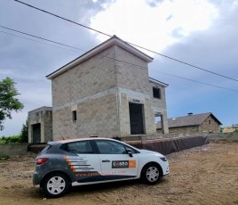 Visite d'un commercial Caséo sur un chantier neuf.