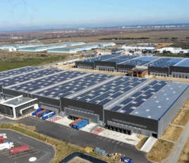 Hub logistique d'Adeo à Fos-sur-Mer (Bouches-du-Rhône).