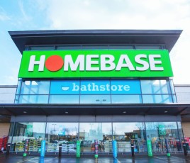Façade d'un point de vente Homebase en Angleterre.