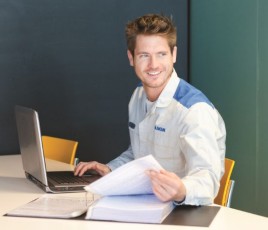 Daikin outil de maintenance ordinateur installateur mainteneur photo prétexte