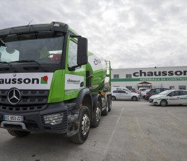 Camion de livraison Chausson Matériaux.