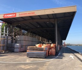 Agence Point.P sur la quai d'Ivry à Paris - Stock couvert.