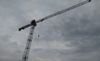 Chantier logement ciel gris