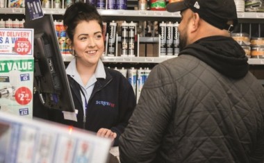 Ambiance d'un dépôt Screwfix en Grande-Bretagne