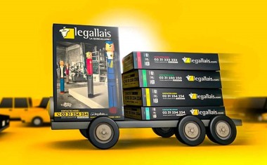 Camion de livraison et couverture des catalogues Cyklop.