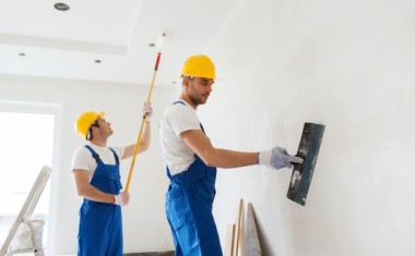 Travaux de peinture et de plâtrerie.