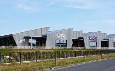Façade du showroom ACEM + VST à Poitiers Sud.
