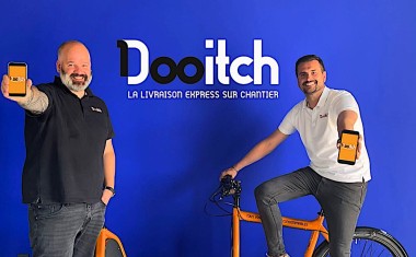 Avec Adrien et Julien sur le vélo, les artisans du bâtiment font Dooitch ! L’Application qui accélère leurs chantiers