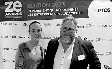 Cindy Plumbs avec Steve Le Bris de First Plast sur un chantier solidaire