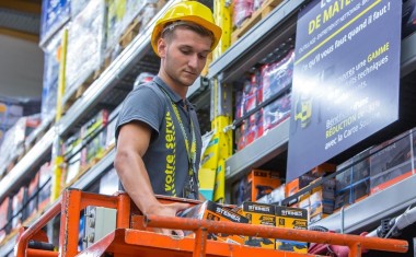 Stock à L'Entrepôt du Bricolage.