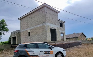 Visite d'un commercial Caséo sur un chantier neuf.