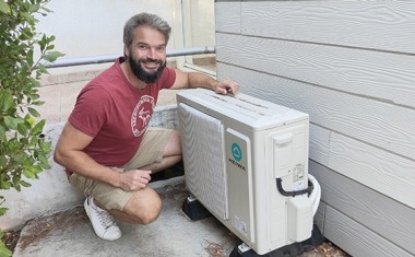 Installation d'une PAC air-eau Heiwa.