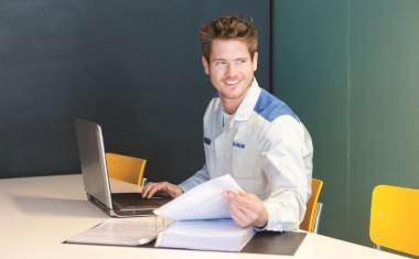 Daikin outil de maintenance ordinateur installateur mainteneur photo prétexte