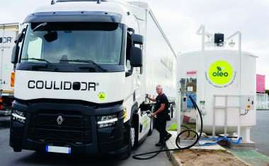 Camion Coulidoor roulant au carburant alternatif Oléo 100.