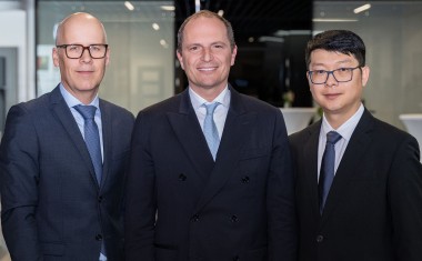 Midea rachat Arbonia Climate MBT Climate Clivet À partir de la gauche : Alexander Kais (Senior Vice President), Stefano Bellò (President) et Kobe Peng (Vice President).
