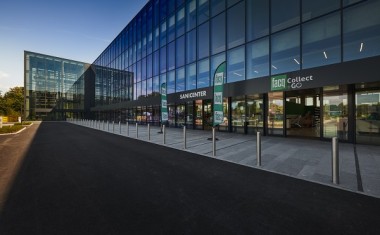 Façade d'agence Facq.