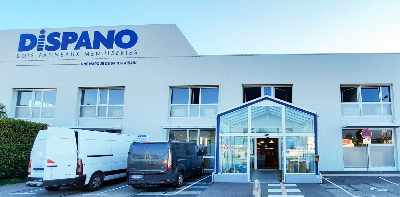 Façade d'agence Dispano.