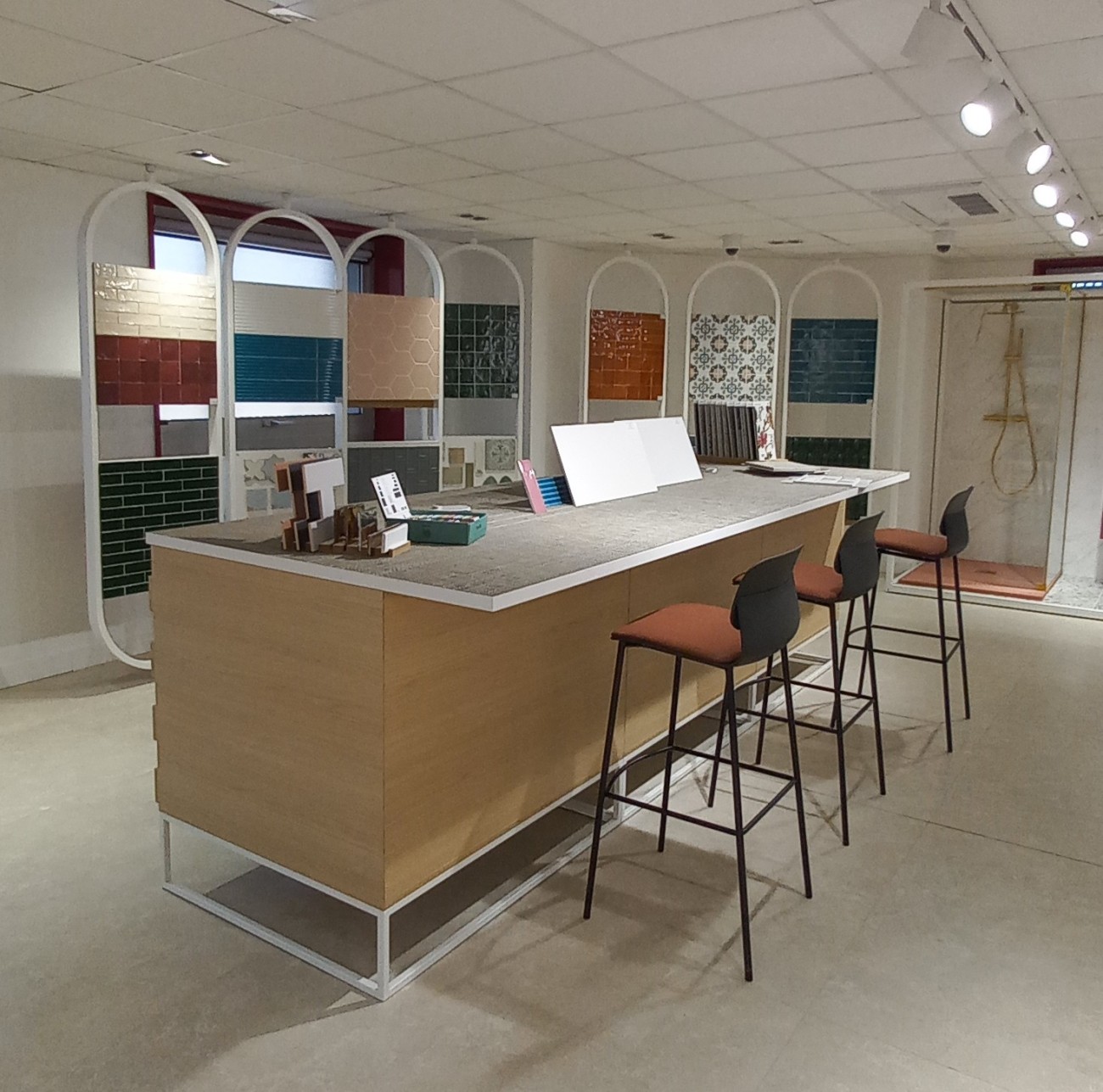 Agence Raboni réouverte à Le Pecq (Yvelines).