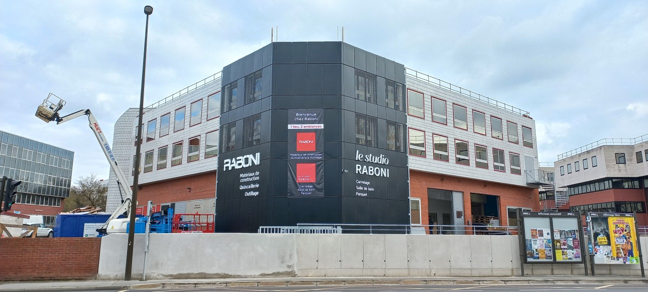 Agence Raboni réouverte à Le Pecq (Yvelines).