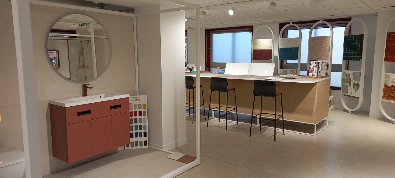 Agence Raboni réouverte à Le Pecq (Yvelines).