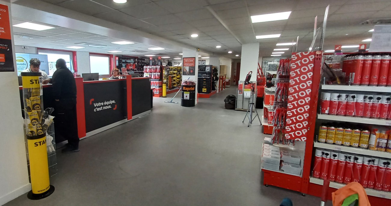 Agence Raboni réouverte à Le Pecq (Yvelines).