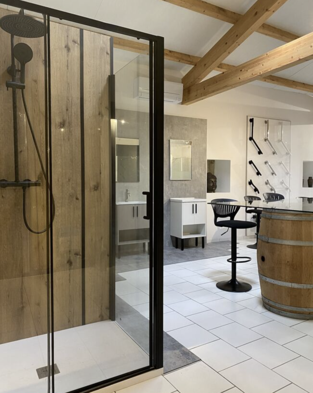 Ambiance d'un showroom Zaleoo : le concept de franchise de LT Showertec.